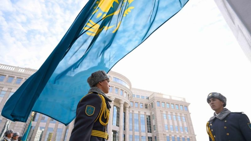 Ақордада мемлекеттік Ту көкке көтерілді