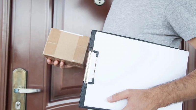 Енді картаға аудармайды: Алматыда алаяқтар «курьер» жіберіп, қолма-қол ақша алып кетіп жүр