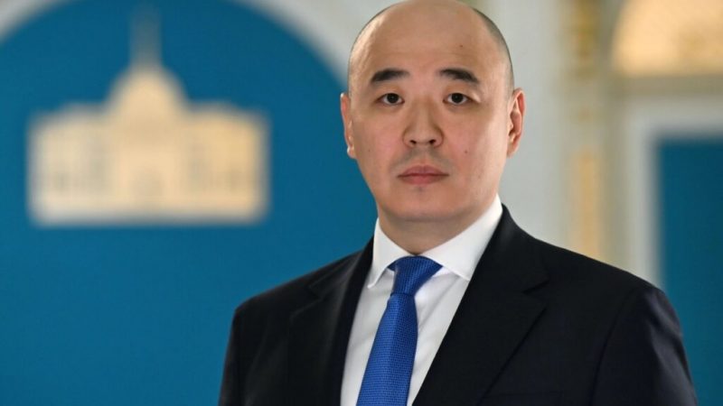 Райымбек Баталовтың орнын басқан Қанат Шарлапаев кім? «Атамекен» басшысының толық өмірбаяны