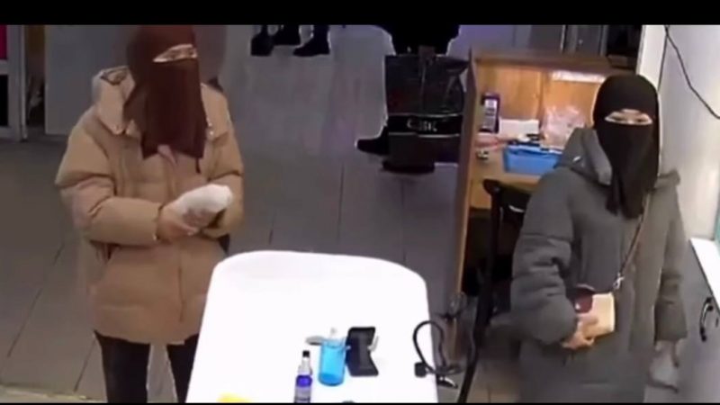 Ақтөбеде хиджаб киген жасөспірімдер iPhone ұрлап, ломбардқа өткізіп отырған