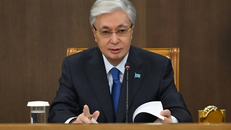 «Көрші елден 7 трлн теңге шығарылған»: Тоқаев ірі банктің былығын әшкереледі