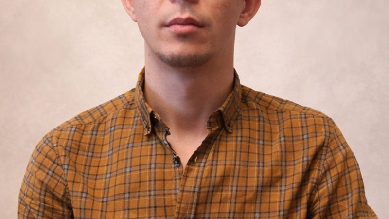 Magnum қызметкері пышақты қарақшыны жалғыз өзі құрықтады