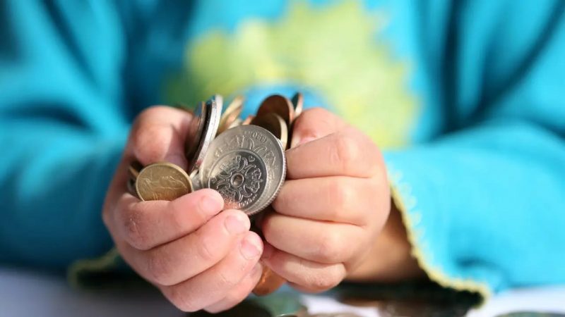 «Ұлттық қор – балаларға»: Қазақстанда 7 миллионға жуық баланың шотына ақша түсті