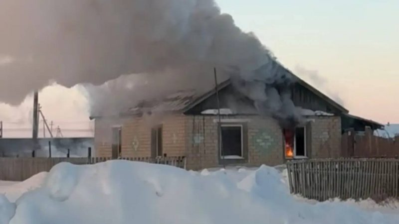 СҚО-да жаңа өрт сөндіру бекетінің қасында үй жанып кетті: Құтқарушылар 45 шақырым жерден келген