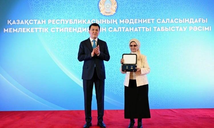 Бауыржан Момышұлына берілген марапаттар отбасы мүшелеріне табысталды