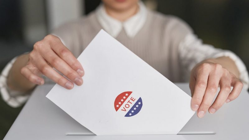 Сарапшы: Зеленскийдің бәсекелестерімен кездесуі – тікелей сайлауға дайындық