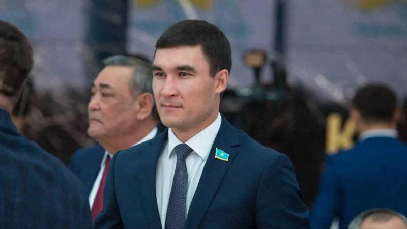 Кабинеттегі төбелестен кейін Серік Сәпиев пен орынбасары жұмыстан босатылды