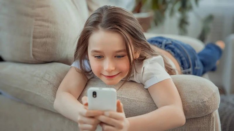 Испания 16-ға толмағандар үшін әлеуметтік желіні жабады: Платформа басшылары жеке жауапқа тартылады