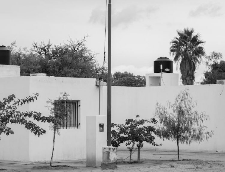 Black and white photo of rural white houses in San José de Las Salinas, Córdoba.