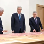 Шавкат Мирзиёев Қасым-Жомарт Тоқаевқа бірқатар тарихи құжатты тапсырды
