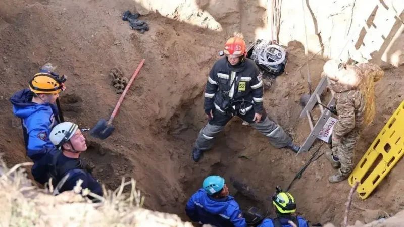 Павлодардағы трагедия: Жер астында қалған бес жұмысшының екеуі көз жұмды