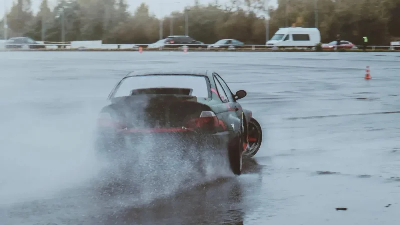 Алматыда дрифт жасаған жүргізуші 15 тәулікке қамалды