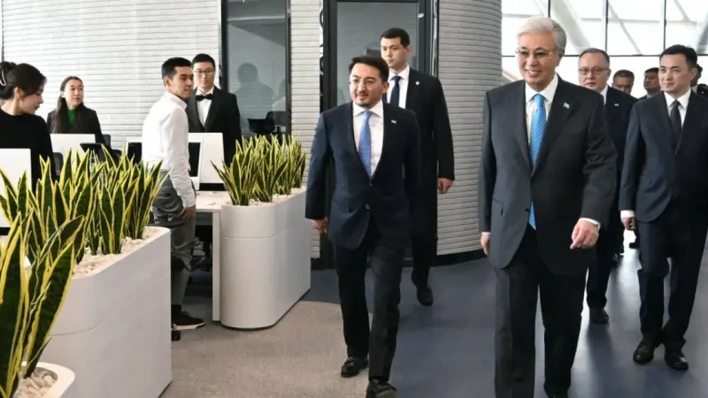 Тоқаев Alem.ai орталығына барып, 14 өңірдегі мектептерді ашты