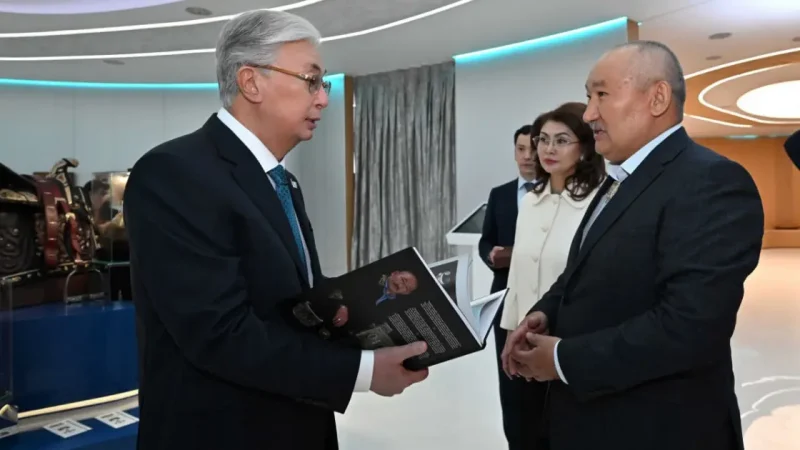 Тоқаев креативті индустрияны дамыту қорының кеңсесіне барды