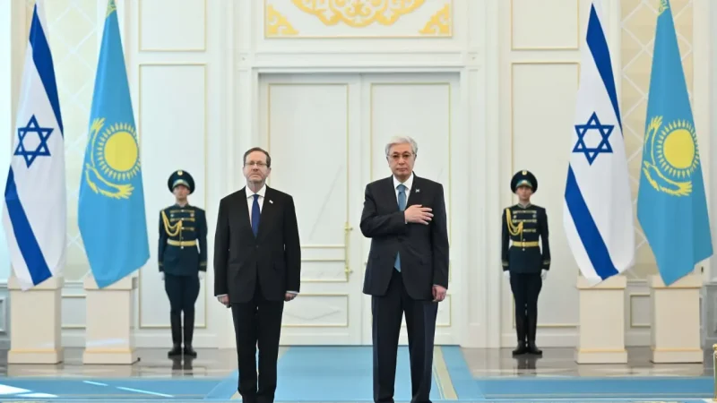 Израиль президенті Ақордада салтанатты қарсы алынды: ресми сапар басталды