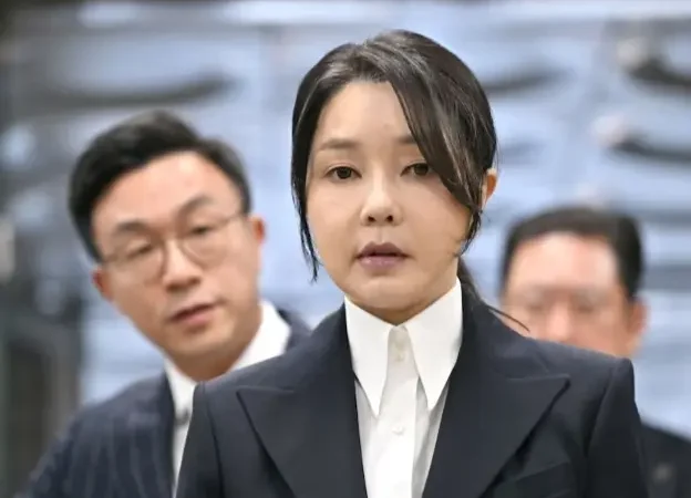 Оңтүстік Кореяның экс-бірінші ханымы 4 жылға сотталды