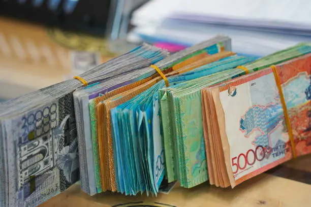 Қазақстандықтардың жылдық шығыны 1,3 млн теңге – неге көп жұмсаймыз?