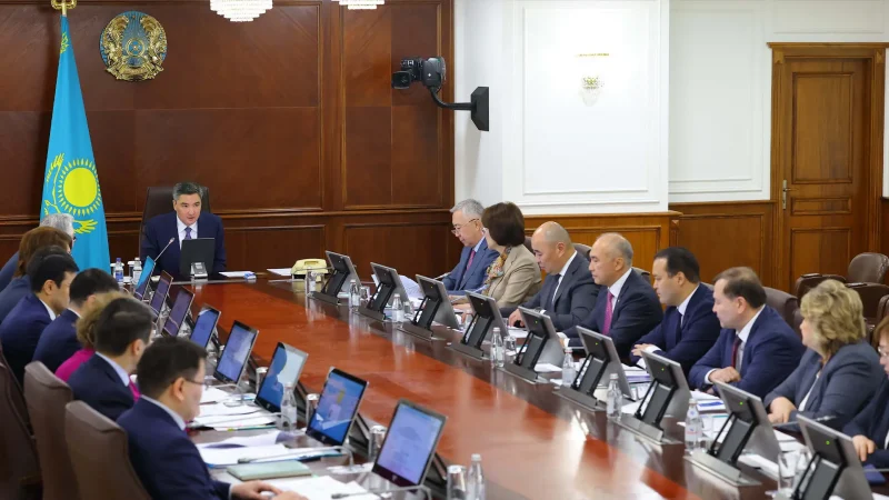 Бектенов: Денсаулық сақтауға жаңа тәсілдер керек