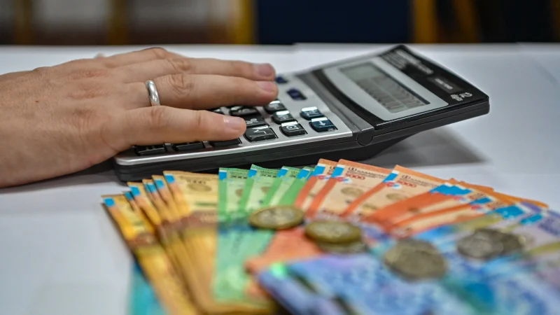 Мемлекеттік қызметкерлердің жалақысы өседі: Сенат заңды қабылдады