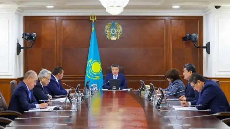 Олжас Бектенов Президенттің «Таза Қазақстан» бастамасын жүзеге асыру бойынша отырыс өткізді