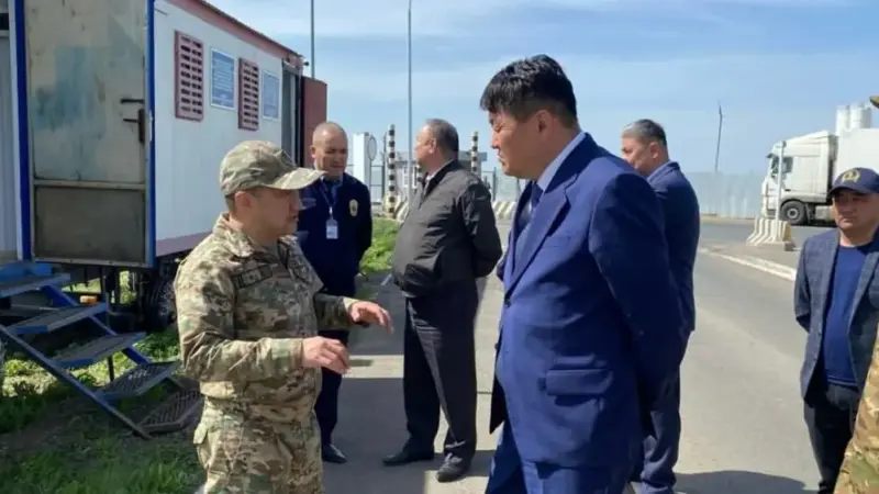 Посетил ветеринарные и фитосанитарные контрольные пункты «Сырым» и «Чаган»