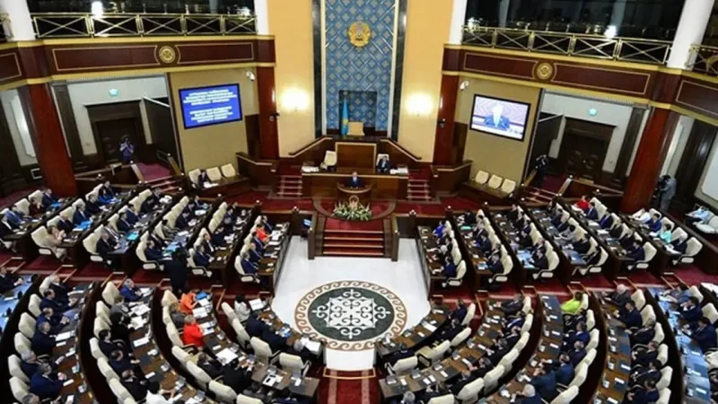 8 мамырда Парламент палаталары бірігіп отырады: Қошанов өкімге қол қойды