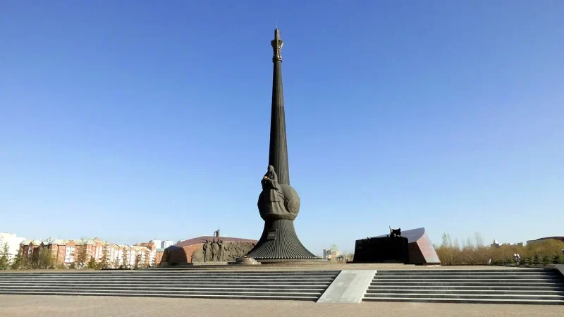 Астанада 9 мамырға орай әскери техника көрмесі: танк пен зеңбірек көшеде