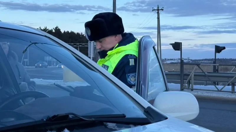 Екібастұзда картонға маркермен нөмір жазған жүргізуші ұсталды