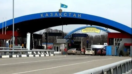 Қазақстан-Өзбекстан шекарасында көлік кептелісі: Қапланбекте кезек ұзарды