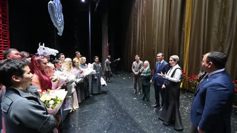 «Sensitive» театрына 20 жыл: Мәулен Әшімбаев ұжымды құттықтады