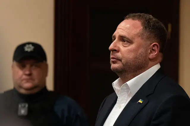 Украинада сыбайлас жемқорлық ісі: Зеленскийдің бұрынғы көмекшісі қамауға алынды