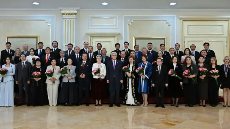 Президент мәдениет саласының үш қызметкерін марапаттады: Азат Сейітметов, Дастан Оразбеков, Аян Өтепберген