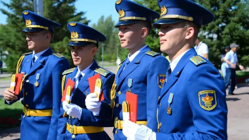Үздік әскери түлектерге «аға лейтенант» атағы беріледі