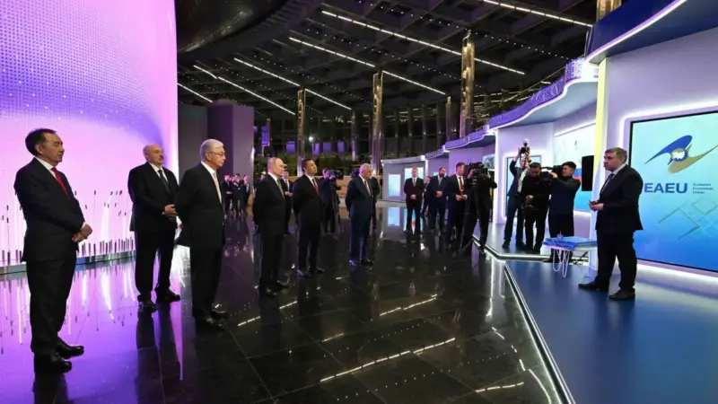 ЕАЭО көшбасшылары цифрлық инновациялар көрмесін тамашалады: Қазақстан не ұсынды?