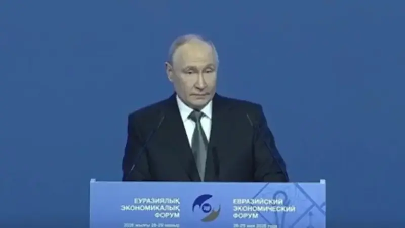 Путин 2027 жылы ЖИ бойынша жоғары деңгейдегі кездесу өткізуді ұсынды