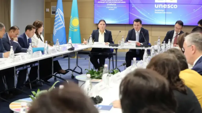 Ерлан Қарин ЮНЕСКО және ИСЕСКО комиссиясының отырысын өткізді