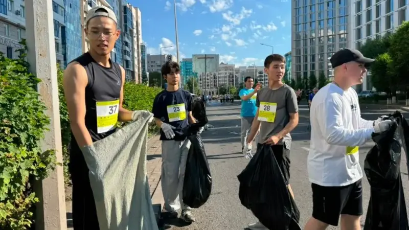 Astana Half Marathon қатысушылары «Таза Қазақстан» акциясын қолдап, плоггинг өткізді