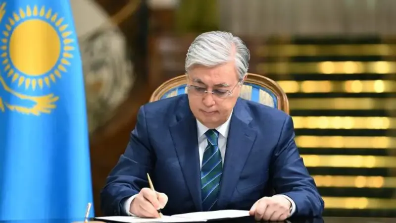 Президент педагог мәртебесі туралы заңдарға қол қойды