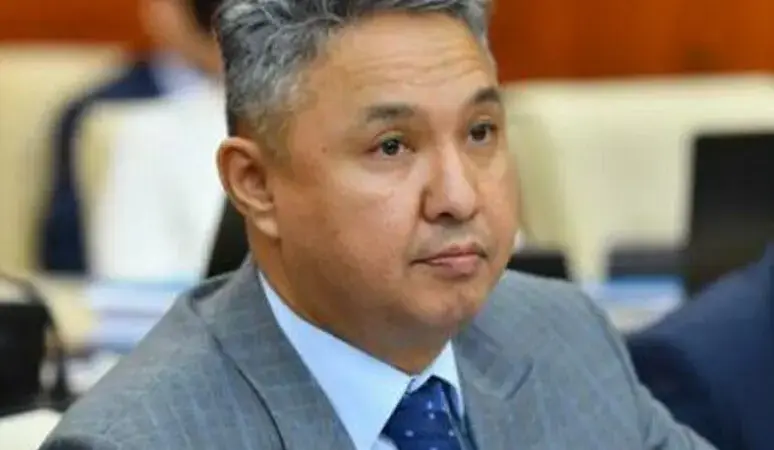 Азат Перуашев «Ақ жол» партиясы төрағасы қызметінен кететінін мәлімдеді