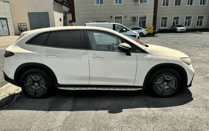 Перизат Қайраттың тәркіленген Mercedes-Benz көлігі аукционға қойылды