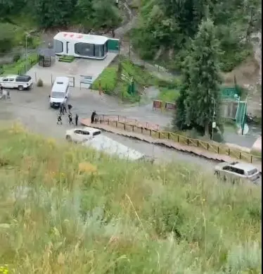 Көлсай жағасына үш көлікті өткізген инспекторға сөгіс жарияланды