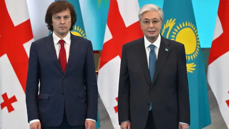 Қасым-Жомарт Тоқаев пен Ираклий Кобахидзе шағын құрамда келіссөз жүргізді