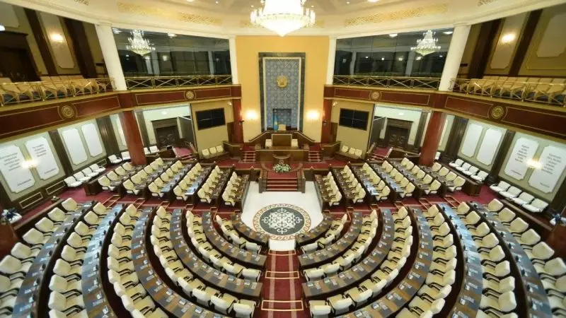 Парламент палаталарының бірлескен отырысы басталды