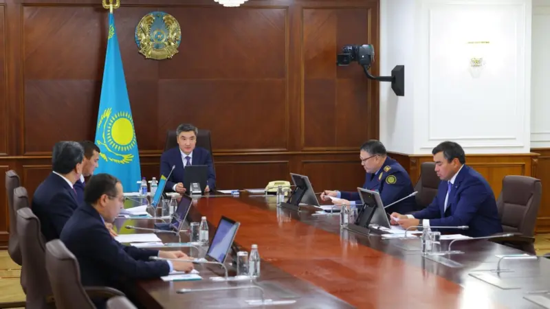 Олжас Бектенов су тасқыны қаупіне қарсы қызметтердің дайын болуын талап етті